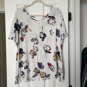 Flowy t-shirt with strappy back